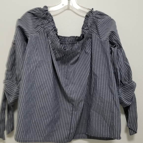 American Eagle Blue Embroidered Off The Shoulder Bow Sleeve Blouse Size Medium - Picture 8 of 9